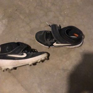 Nike metal baseball cleats